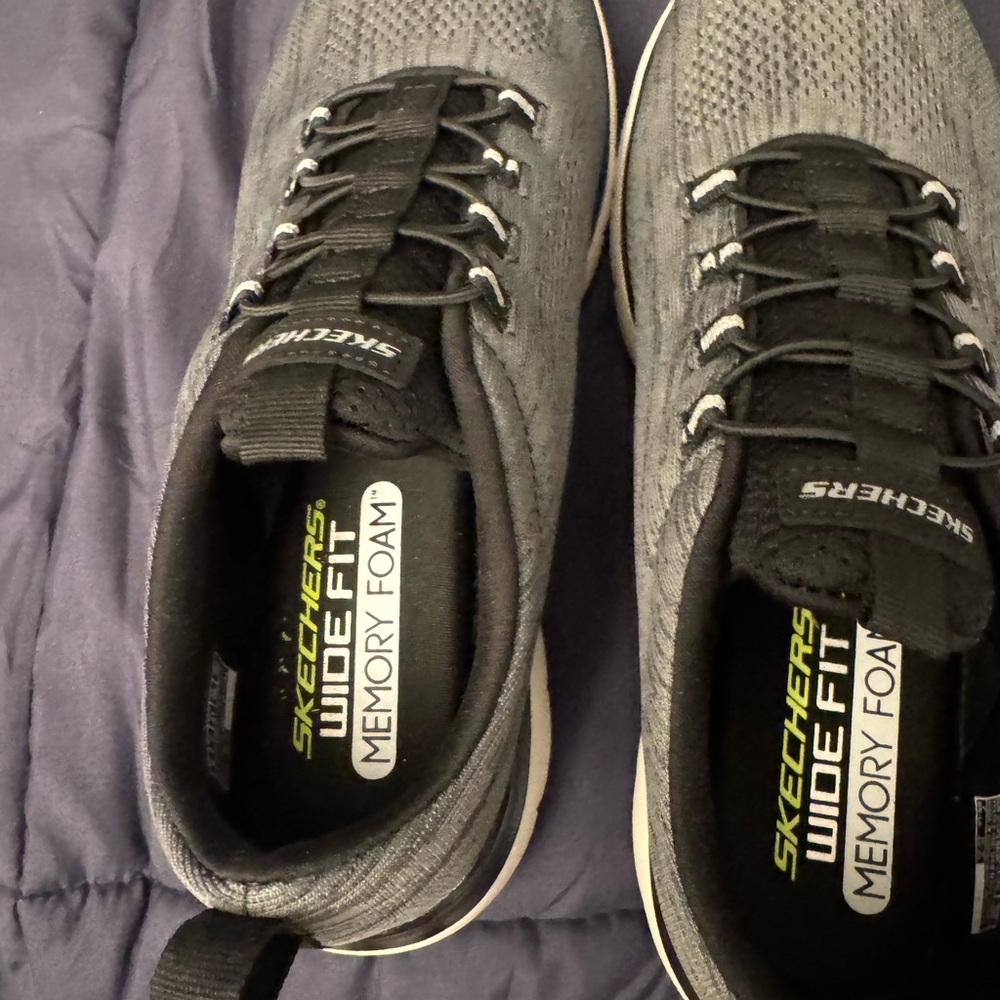 Skechers Men's Black and Gray Sneakers Brand New